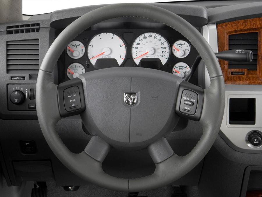  Dodge Ram 3500 Quad Cab 2006 года  (фото 3 из 8)